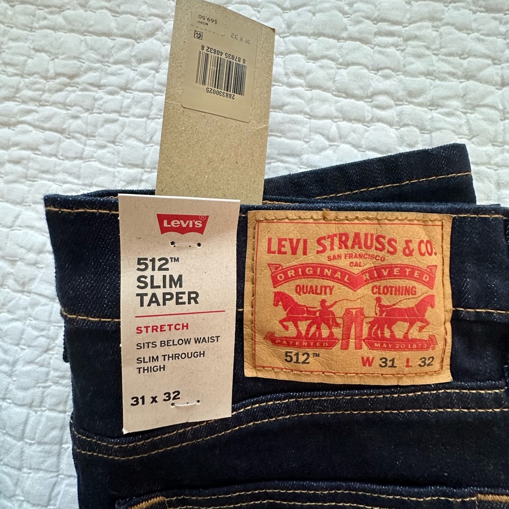 Dark blue Mens slim Levi’s jeans